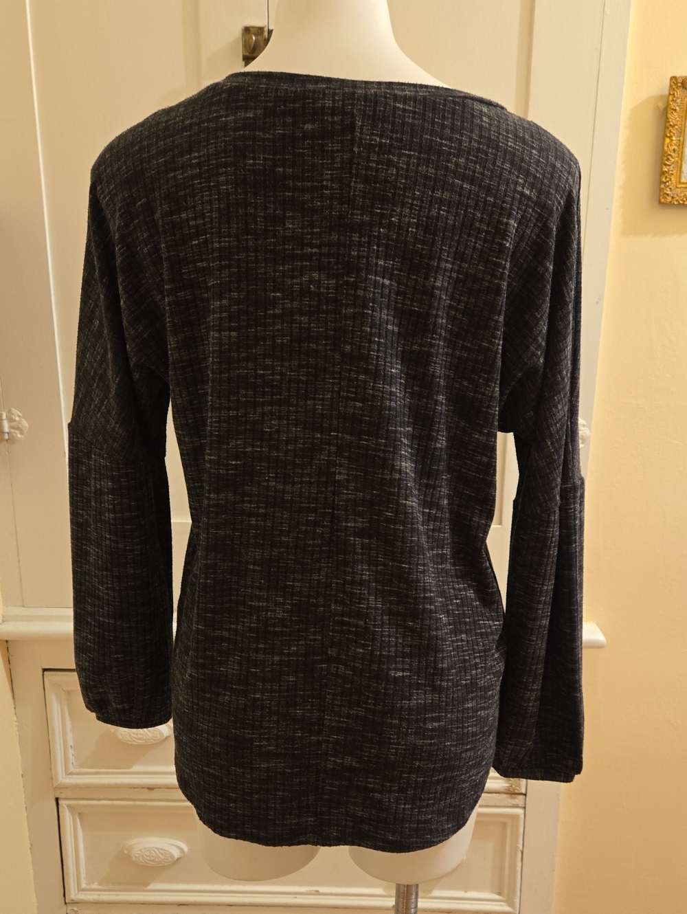 Juicy Couture Gray And Black Long Sleeved Knit Top Sz L 🎁 - Picture 4 of 8